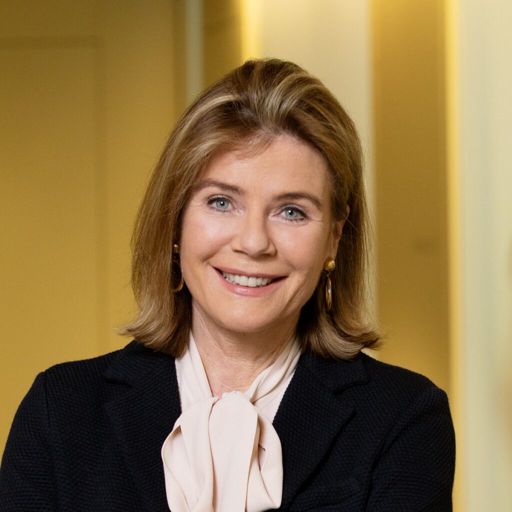Dr. Eva Höltl